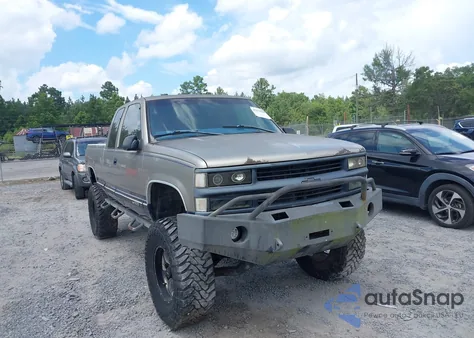 1998 Chevrolet K1500 Fleetside z USA, uszkodzony, nr VIN 1GCEK19R6WR131980